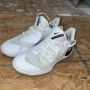 Nike HyperSpeed Court
Volleyball Shoes